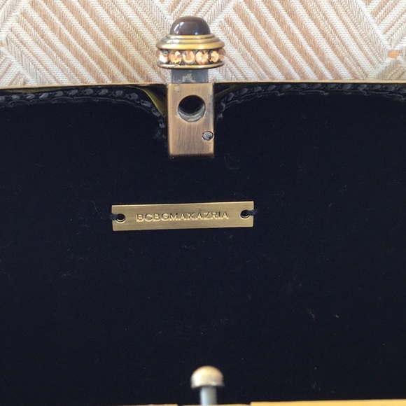 Gold color hard case evening bag. Great color - Picture 2 of 5